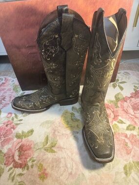 NEW in box Corral Circle G Square Toe Bone Embroidered Cowgirl Boots
